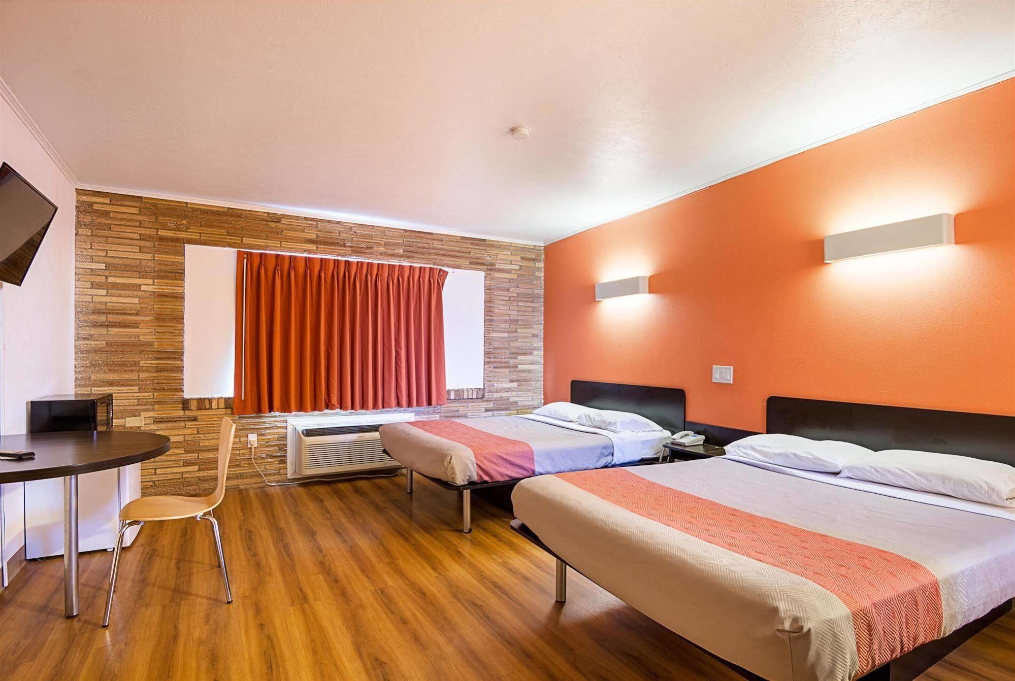 Motel 6 Хобс Екстериор снимка