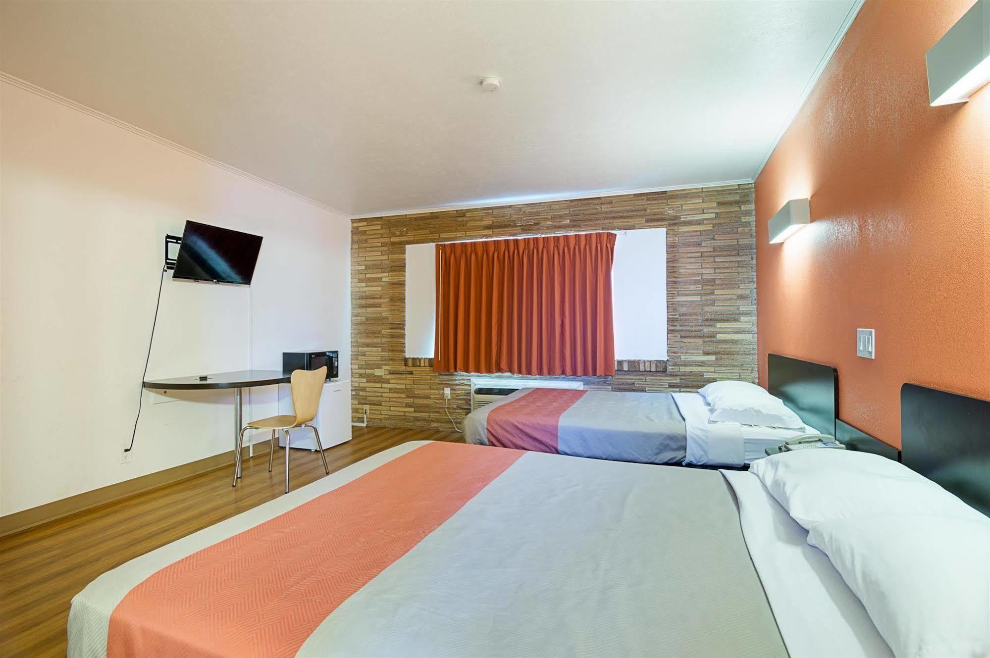 Motel 6 Хобс Екстериор снимка